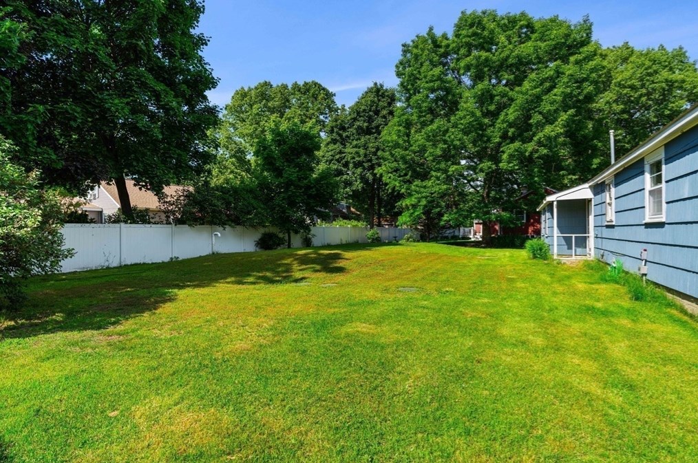 52 Middle Rd, Merrimac MA 01860-2414 exterior