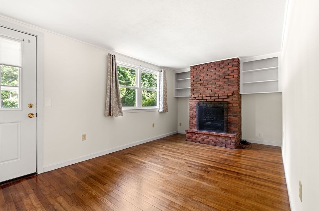 52 Middle Rd, Merrimac MA 01860-2414 exterior