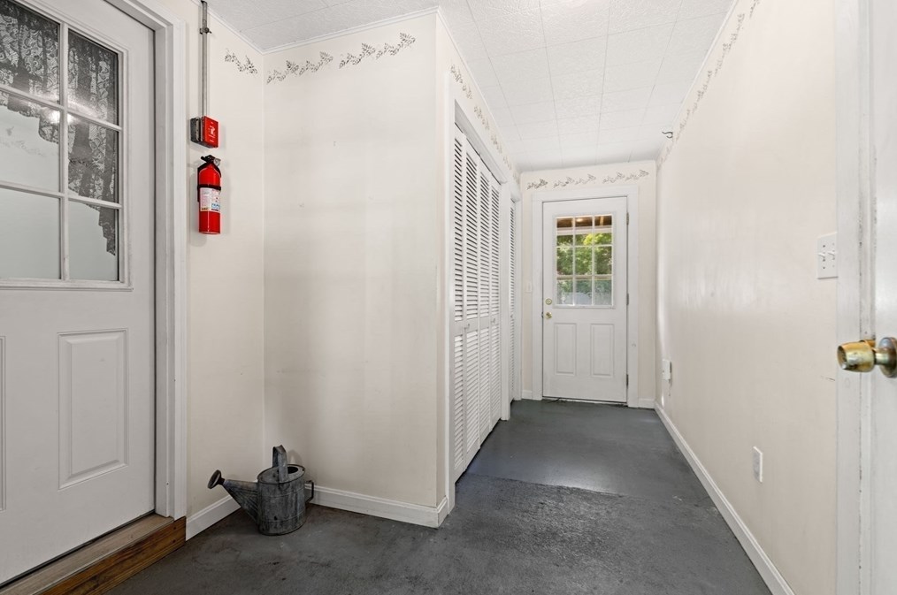 52 Middle Rd, Merrimac MA 01860-2414 exterior