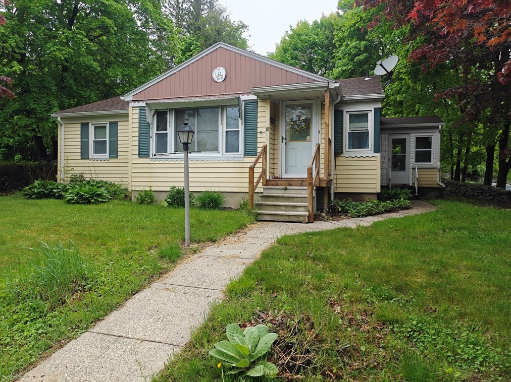 18 Fairview Ave, Dudley, MA 01571
