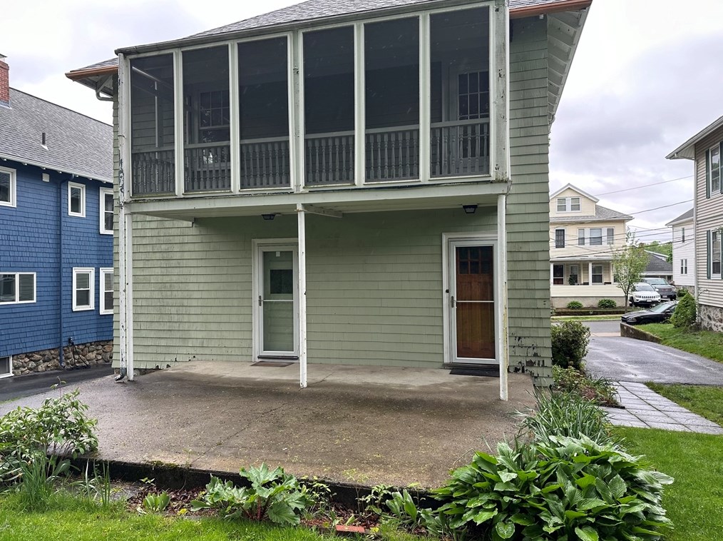 28 Surry Rd, Arlington MA 02476-5934 exterior