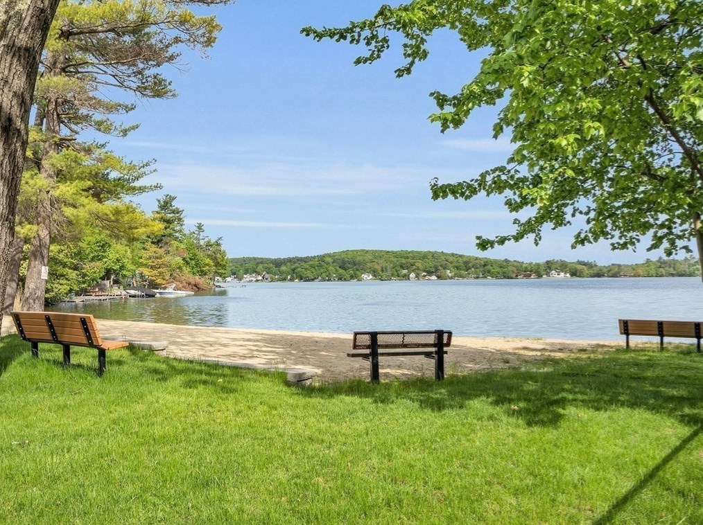 25 Maplewood Ave, Tyngsborough MA 01879-1611 exterior