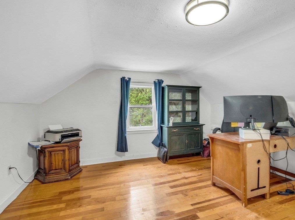 25 Maplewood Ave, Tyngsborough MA 01879-1611 exterior