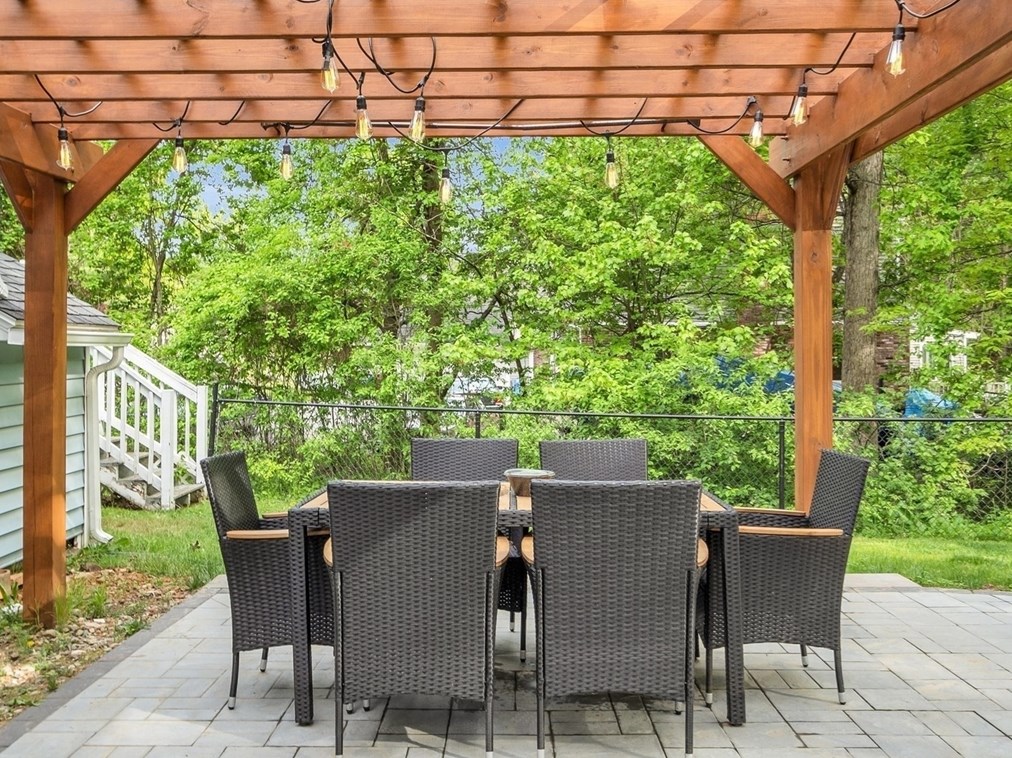 25 Maplewood Ave, Tyngsborough MA 01879-1611 exterior