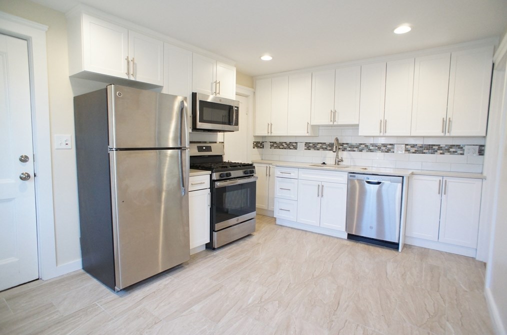 165 Everett St #1, Quincy, MA 02170