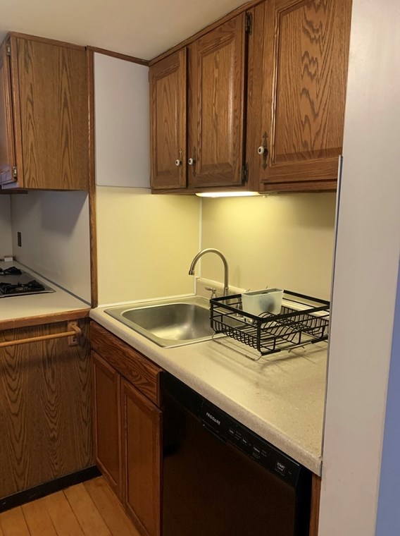 28 Cottage St, Leominster MA 01453-3551 exterior