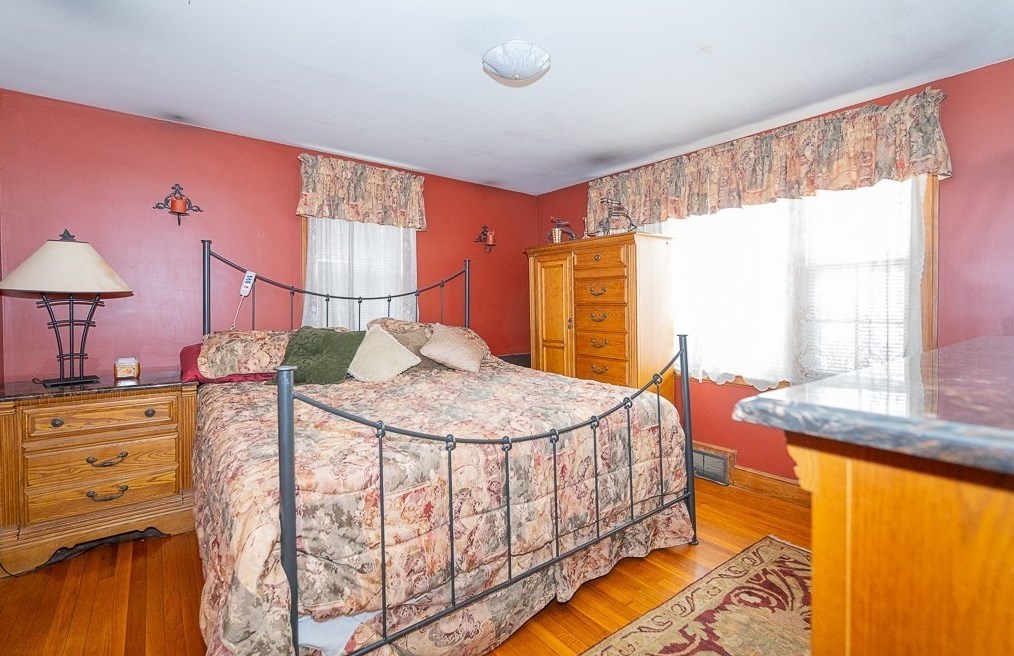 111 Holden St, Holden MA 01520-1736 exterior