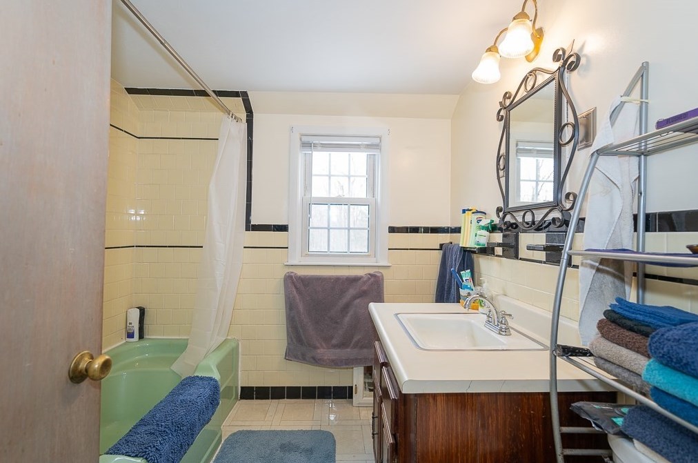 111 Holden St, Holden MA 01520-1736 exterior