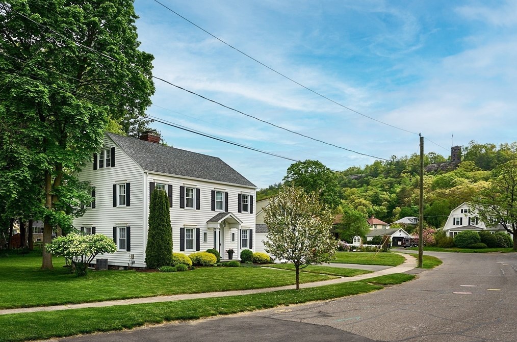 11 Madison Cir, Greenfield, MA 01301 exterior