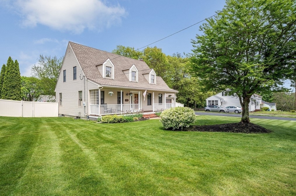 9 Ridgewood Cir, Lawrence, MA 01843-3008