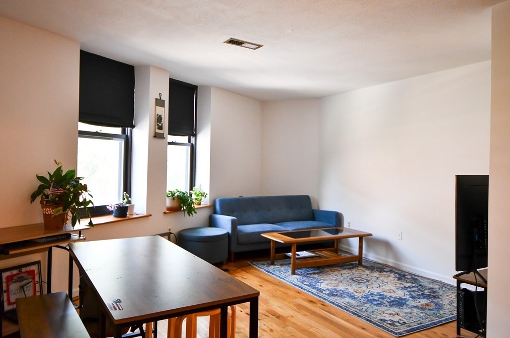 386 Commercial St Apt 3d, Boston, MA