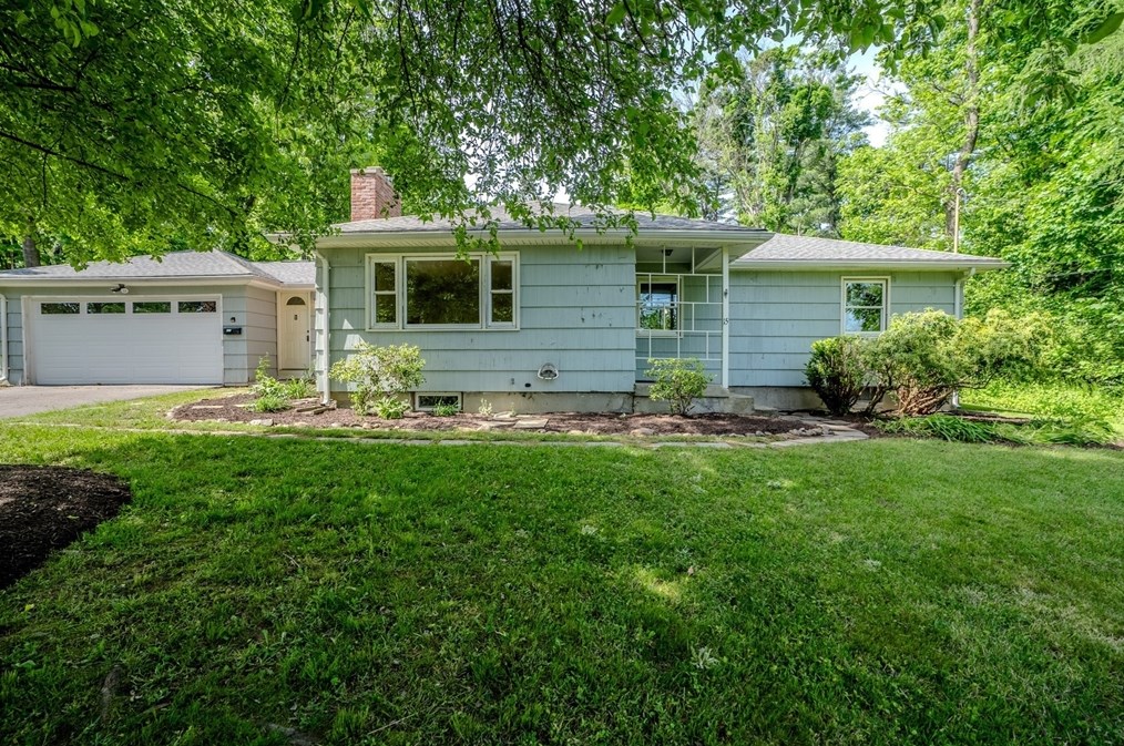 15 Jeffrey Ln, Amherst, MA 01002