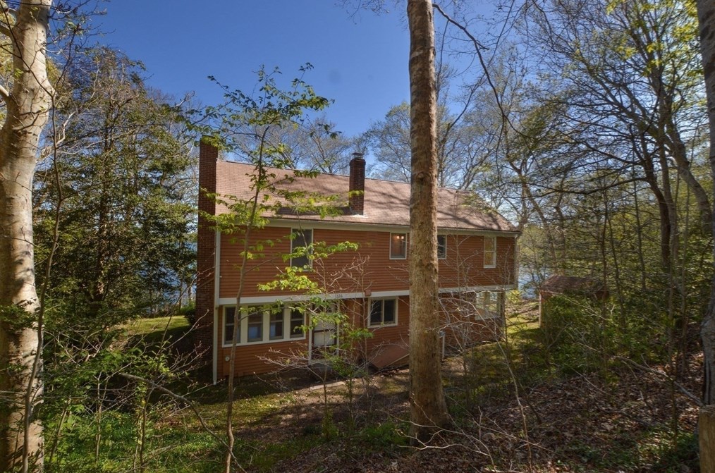 226 Pimlico Pond Rd, Mashpee MA 02649-2160 exterior