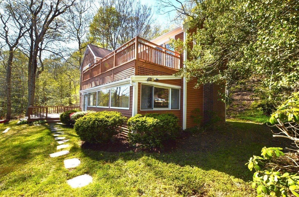 226 Pimlico Pond Rd, Mashpee MA 02649-2160 exterior