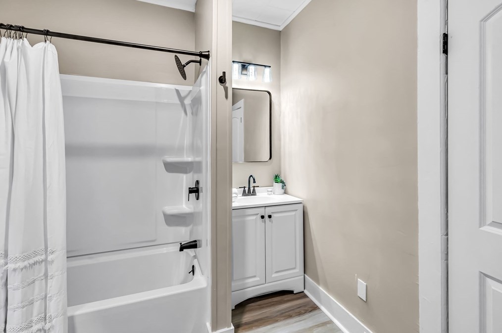 59 Pne St, Holyoke MA 01040-3934 exterior