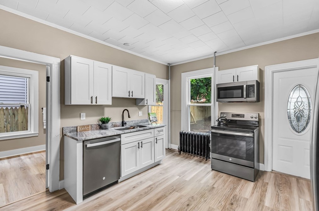 59 Pne St, Holyoke MA 01040-3934 exterior