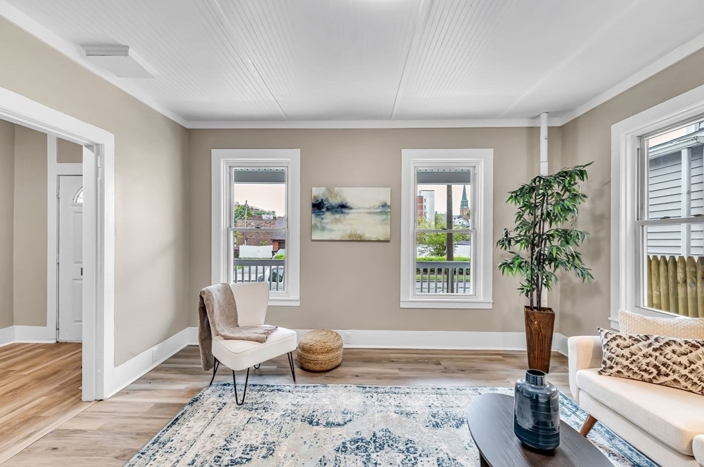 59 Pne St, Holyoke MA 01040-3934 exterior