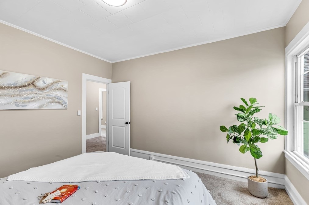 59 Pne St, Holyoke MA 01040-3934 exterior