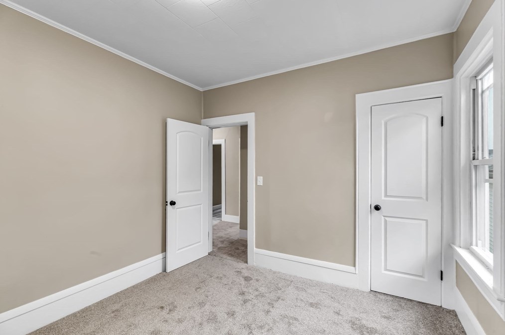 59 Pne St, Holyoke MA 01040-3934 exterior