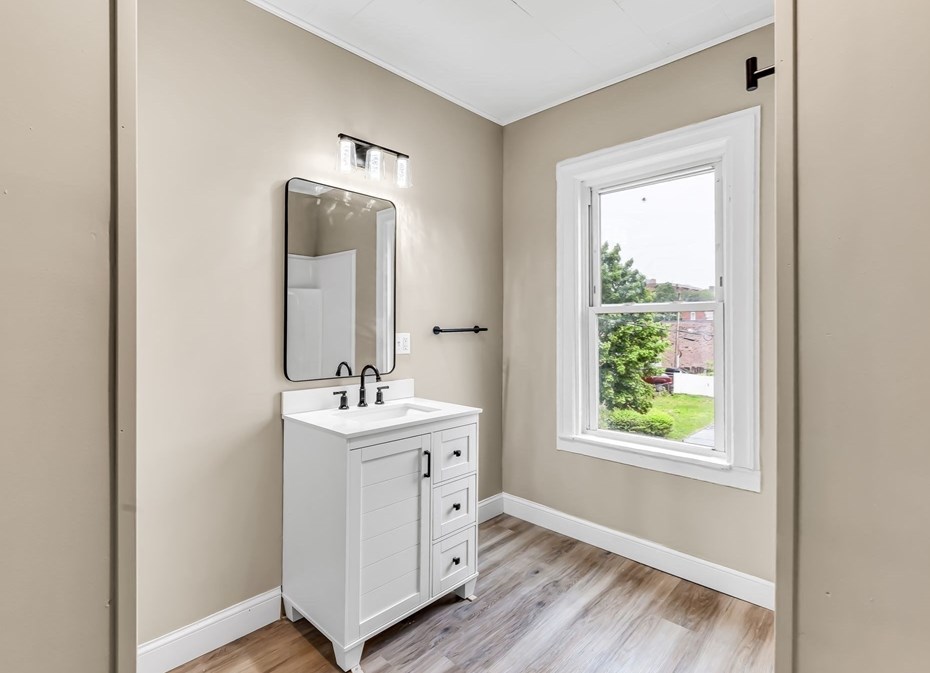 59 Pne St, Holyoke MA 01040-3934 exterior