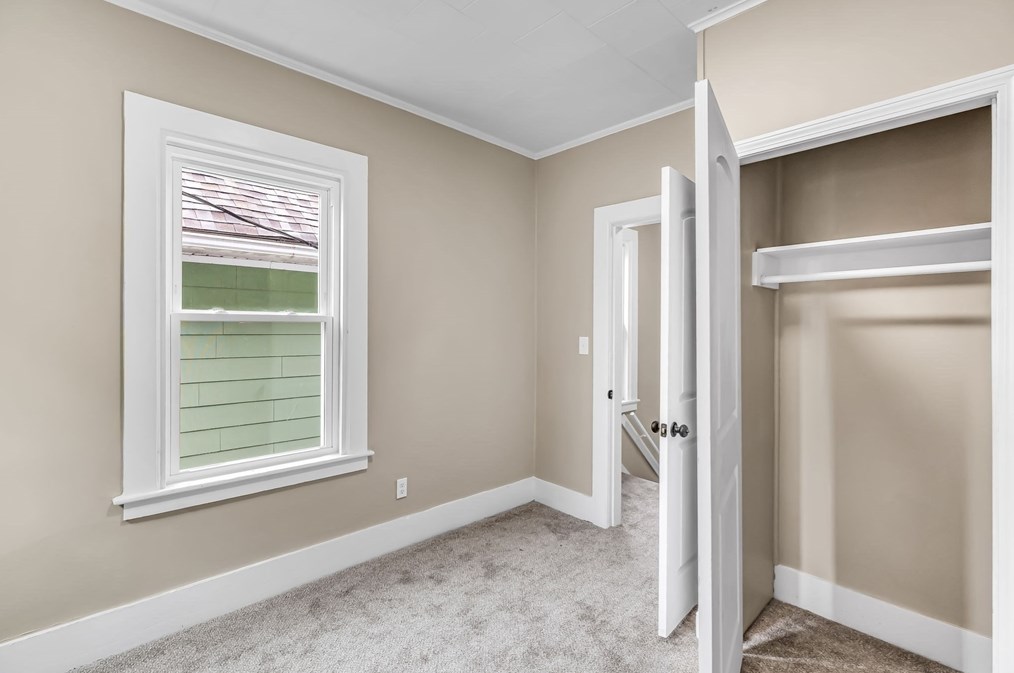 59 Pne St, Holyoke MA 01040-3934 exterior