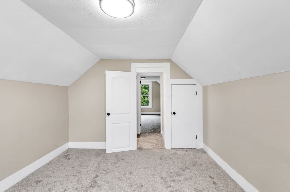 59 Pne St, Holyoke MA 01040-3934 exterior