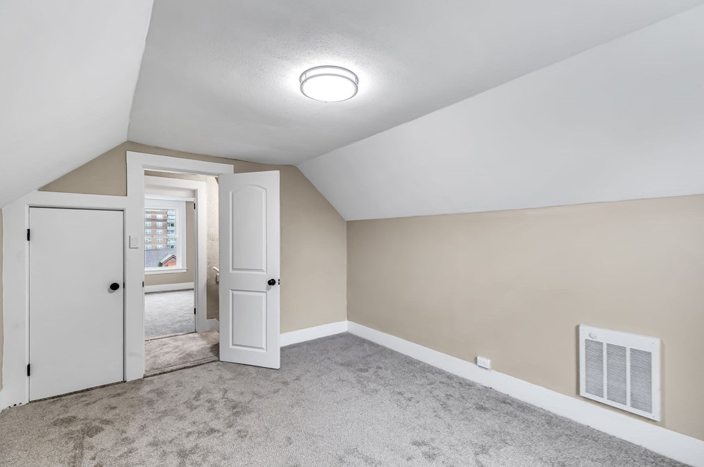 59 Pne St, Holyoke MA 01040-3934 exterior