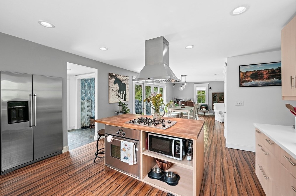 62 Cornet Stetson Rd, Scituate MA 02066-4452 exterior