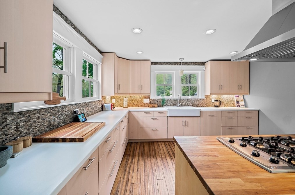 62 Cornet Stetson Rd, Scituate MA 02066-4452 exterior