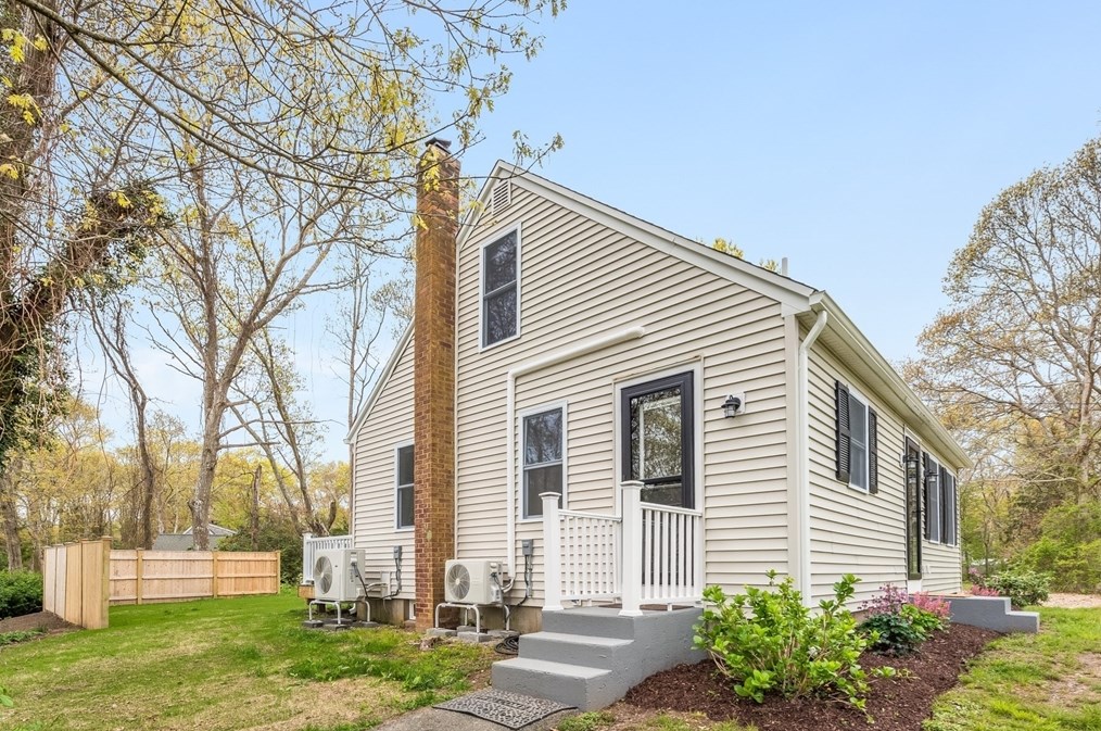 12 Tyler Dr, Sandwich MA  02563-1848 exterior