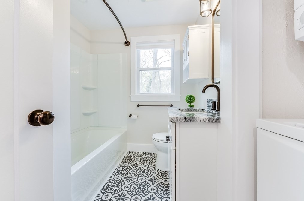 12 Tyler Dr, Sandwich MA  02563-1848 exterior