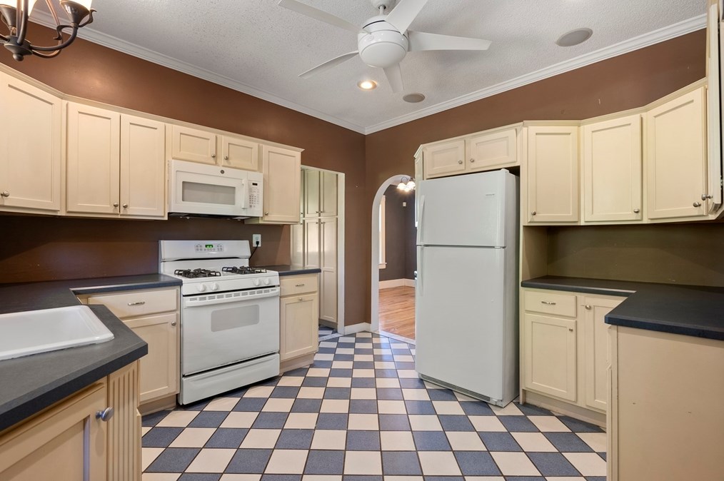 314 Springfield St, Chicopee MA 01013-2834 exterior