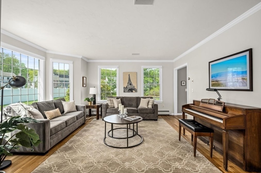 132 Pleasant St, Northborough MA 01532-1736 exterior