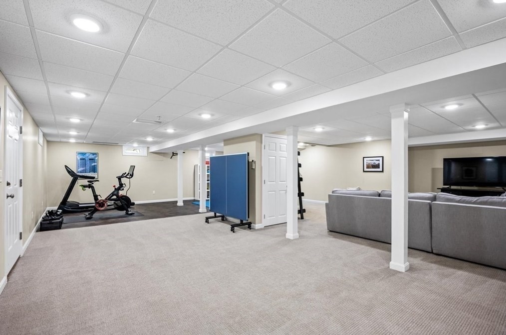 132 Pleasant St, Northborough MA 01532-1736 exterior