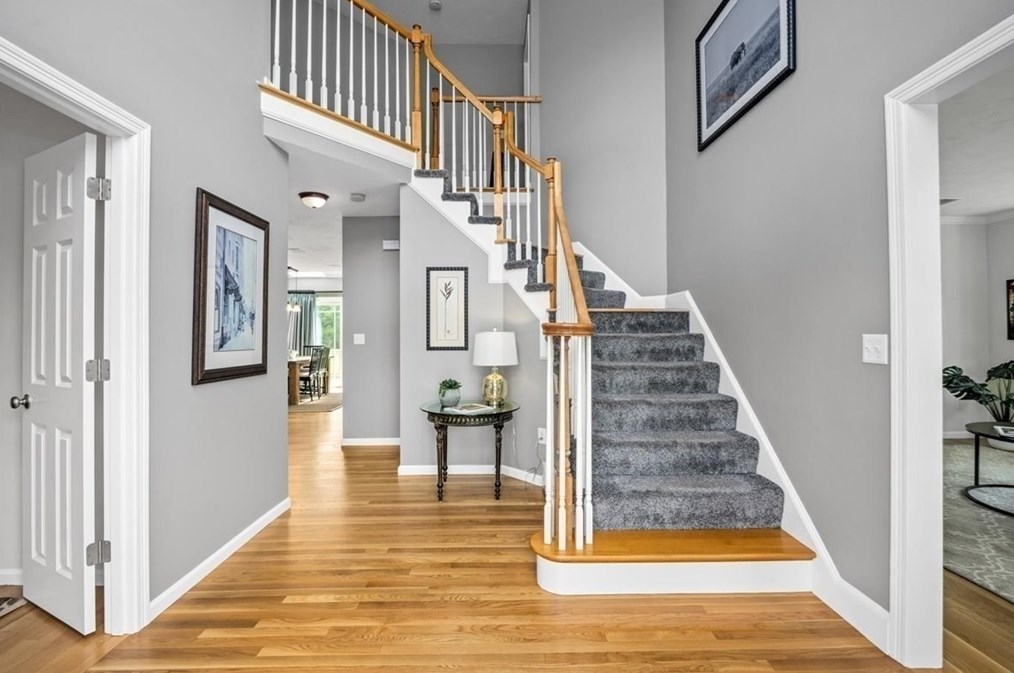 132 Pleasant St, Northborough MA 01532-1736 exterior