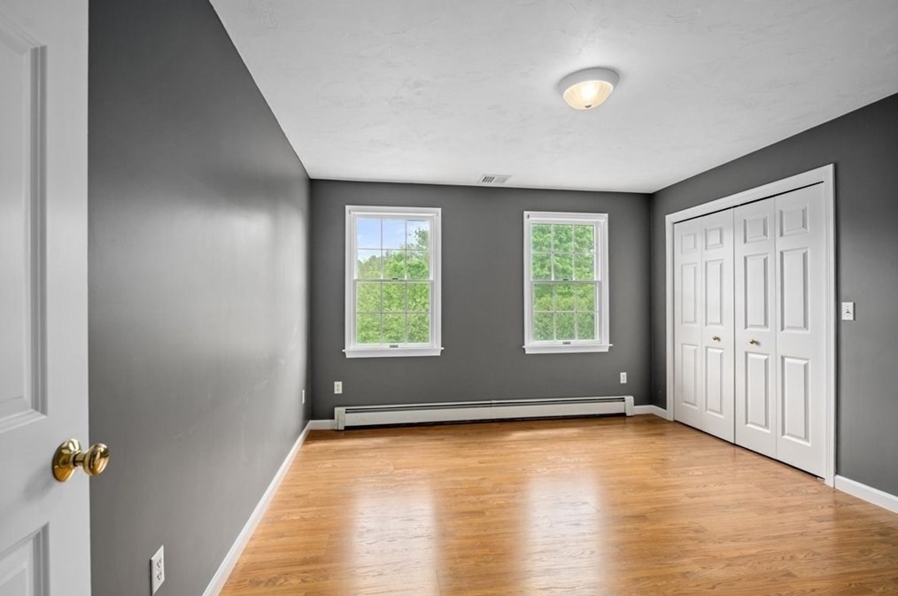 132 Pleasant St, Northborough MA 01532-1736 exterior