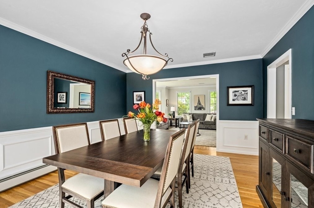 132 Pleasant St, Northborough MA 01532-1736 exterior