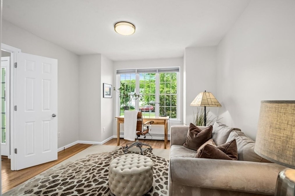 132 Pleasant St, Northborough MA 01532-1736 exterior