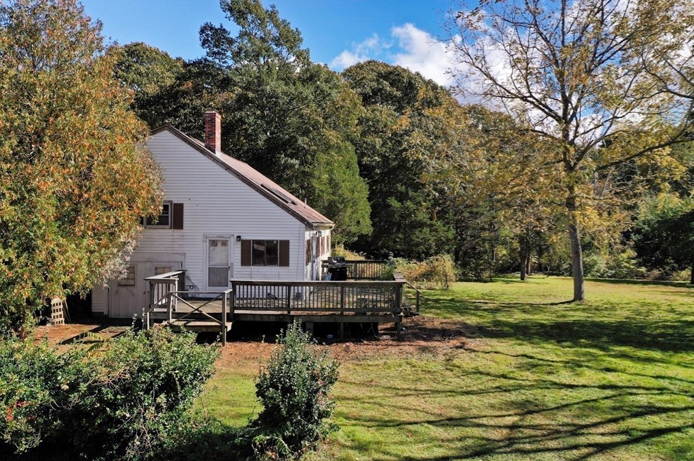 827 Shr Rd, Bourne MA 02559-1703 exterior