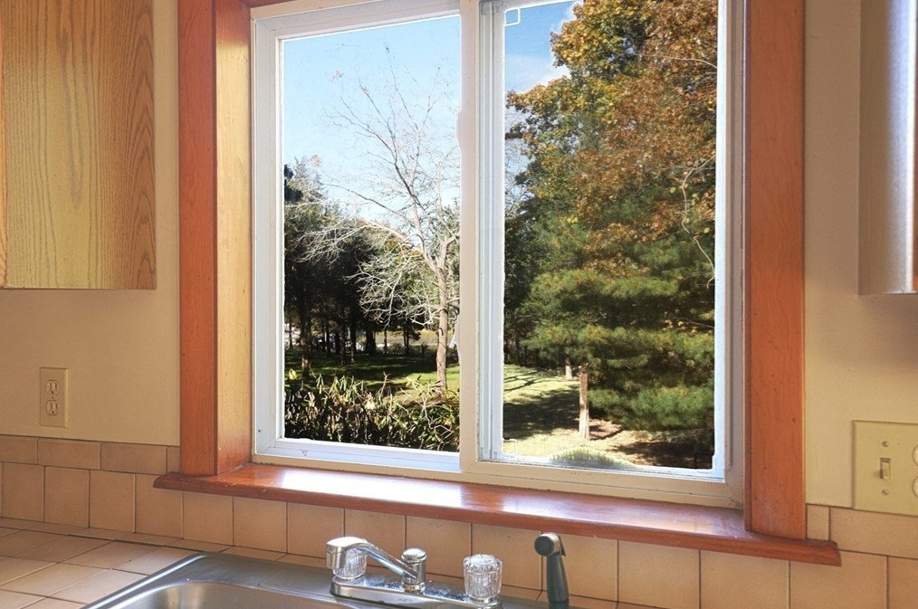 827 Shr Rd, Bourne MA 02559-1703 exterior