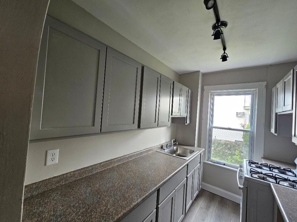 156 Bradford Ave, Fall River MA  02721-1092 exterior