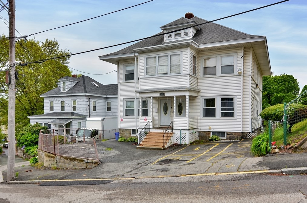52 Howard St, Lawrence, MA 01841-2307