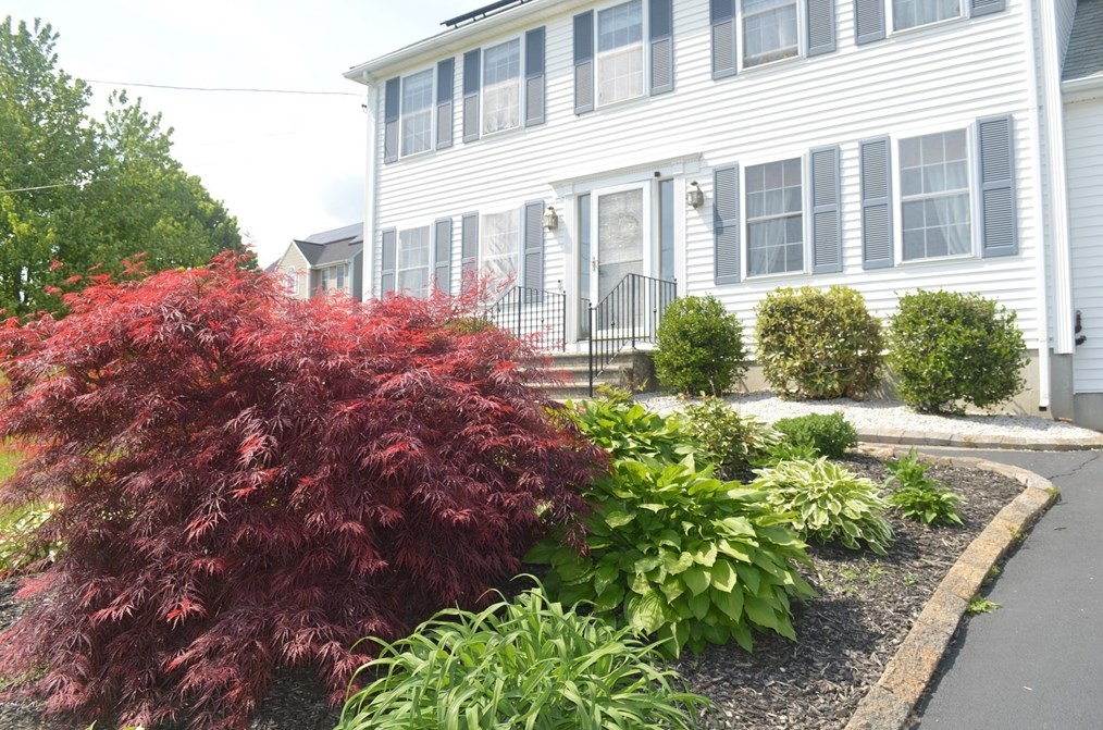 6 Fleuette Dr, Bellingham, MA 02019