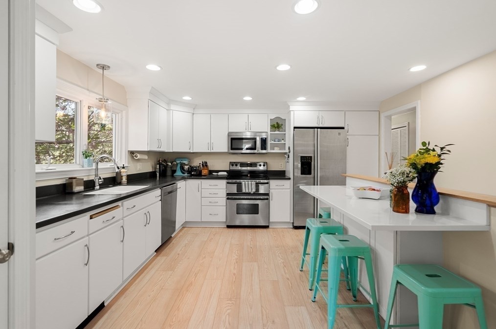 45 Evans Rd, Marblehead MA 01945-2447 exterior