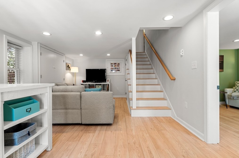 45 Evans Rd, Marblehead MA 01945-2447 exterior