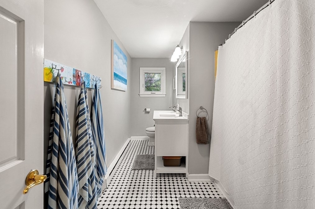 45 Evans Rd, Marblehead MA 01945-2447 exterior