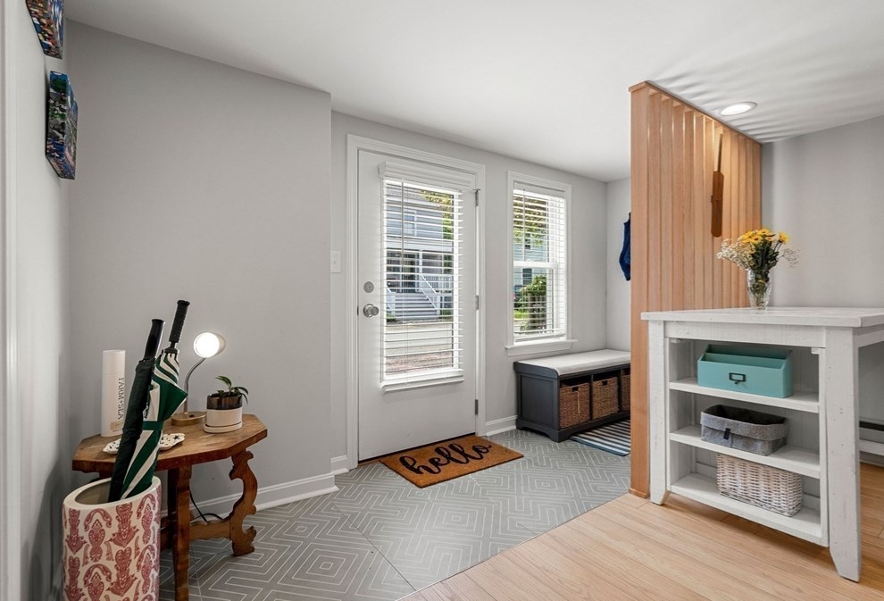 45 Evans Rd, Marblehead MA 01945-2447 exterior