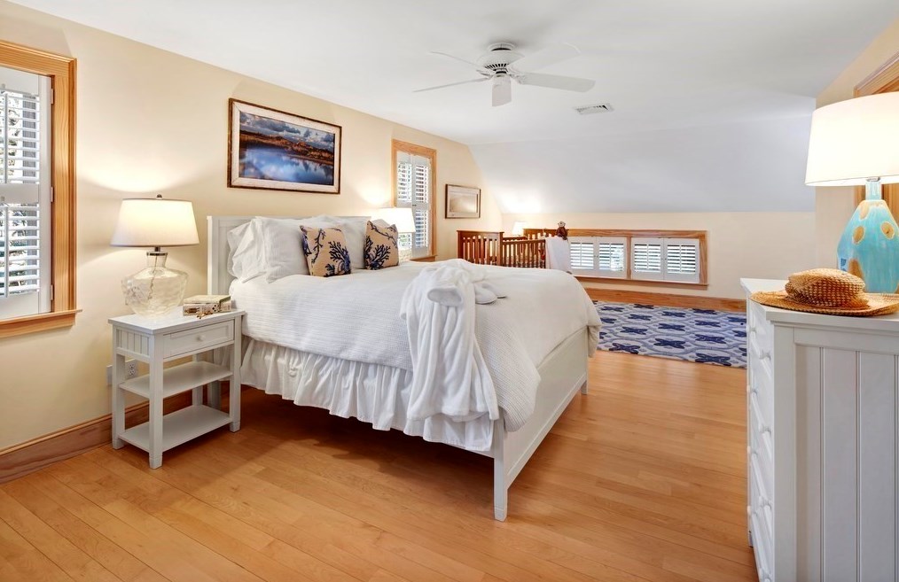 5 Llewellyn Way, Marthas Vineyard MA 02539-7135 exterior