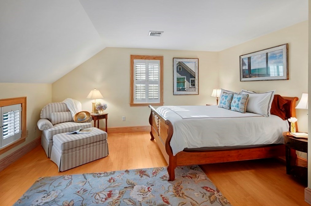 5 Llewellyn Way, Marthas Vineyard MA 02539-7135 exterior