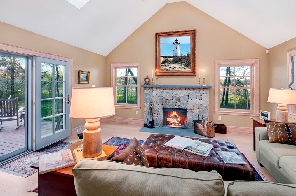 5 Llewellyn Way, Marthas Vineyard MA 02539-7135 exterior